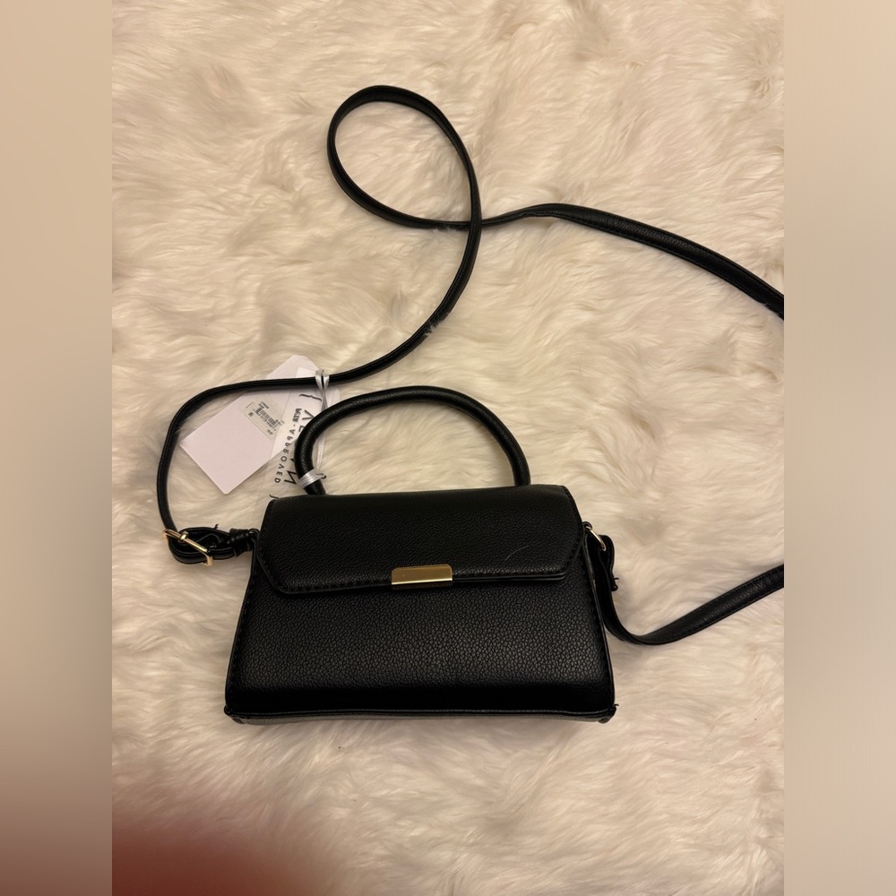 Black lark ave mini crossbody bag